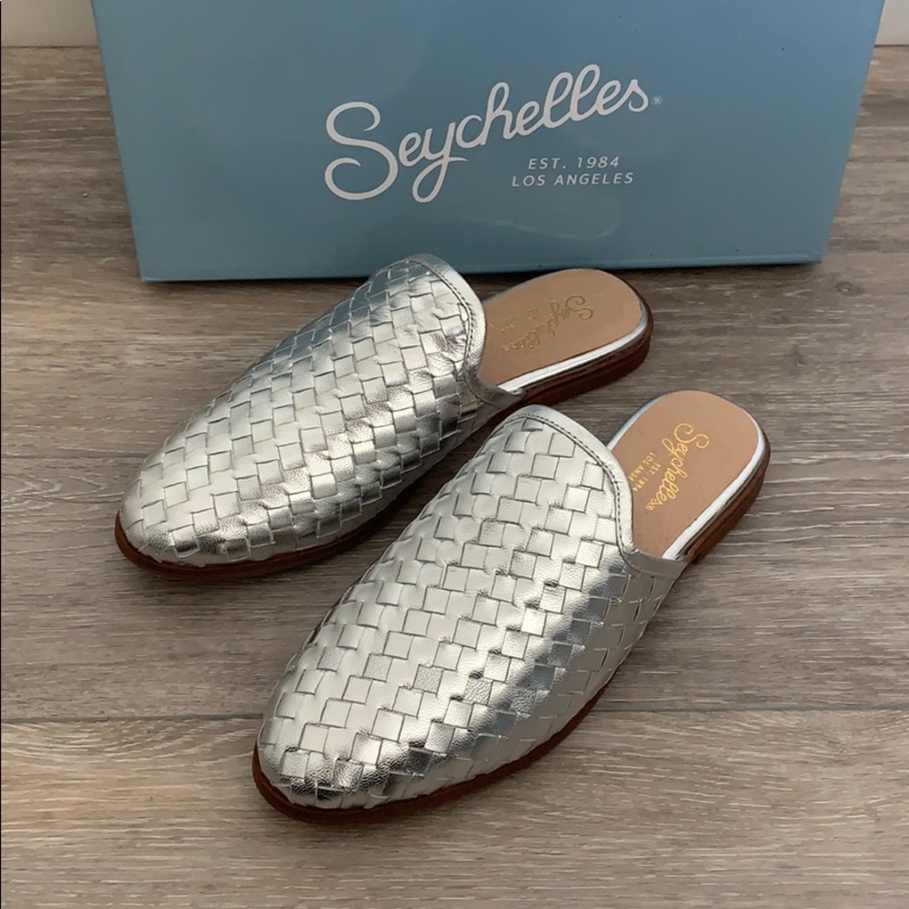 NEW Seychelles Woven Mule Silver
